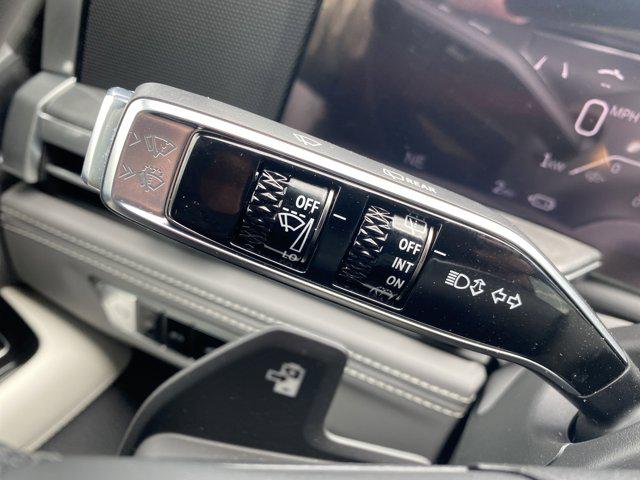 2025 Cadillac Escalade Luxury 1
