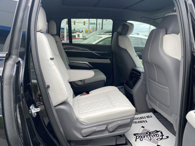 2025 Cadillac Escalade Luxury 1