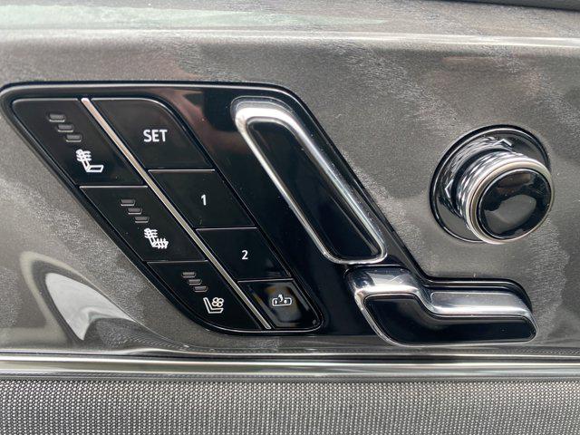 2025 Cadillac Escalade Luxury 1