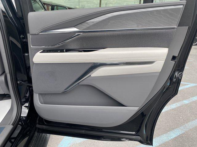 2025 Cadillac Escalade Luxury 1