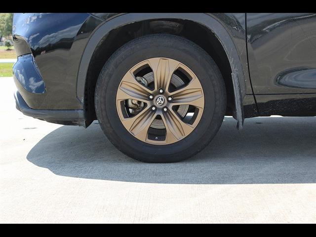 2023 Toyota Highlander Hybrid XLE Bronze