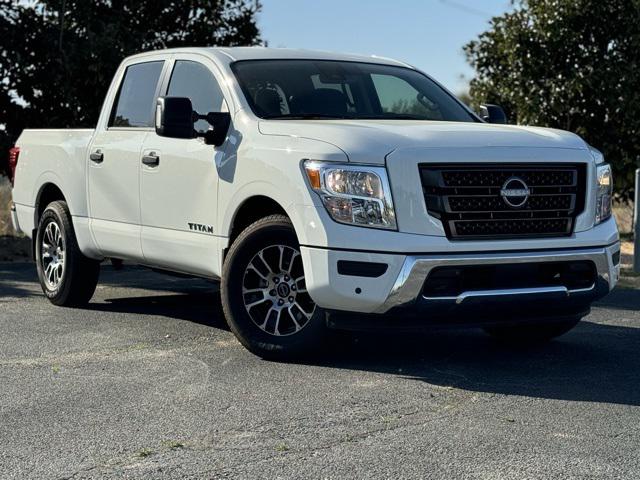 2024 Nissan TITAN Crew Cab SV 4x2