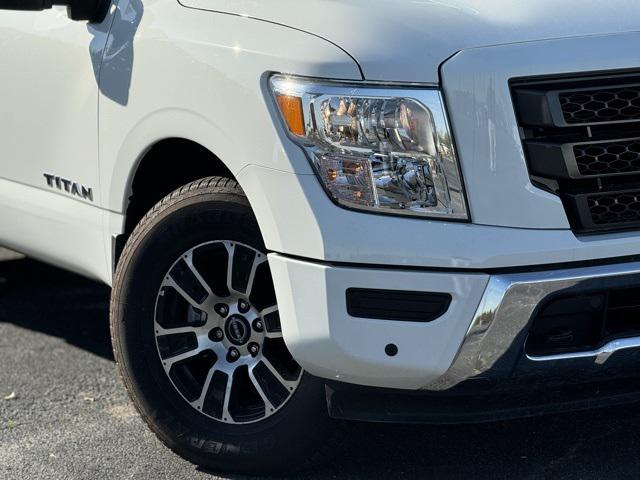 2024 Nissan TITAN Crew Cab SV 4x2