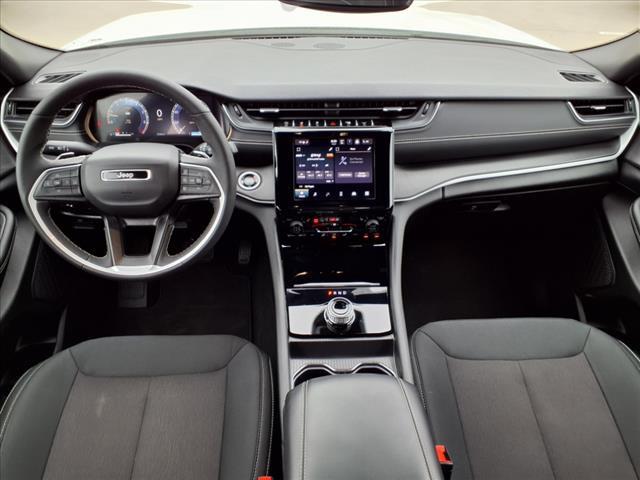 2024 Jeep Grand Cherokee L Laredo 4x2