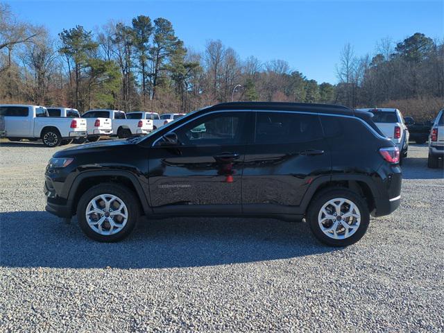 2025 Jeep Compass COMPASS LATITUDE 4X4