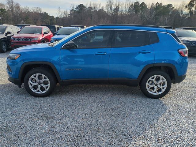 2025 Jeep Compass COMPASS LATITUDE 4X4