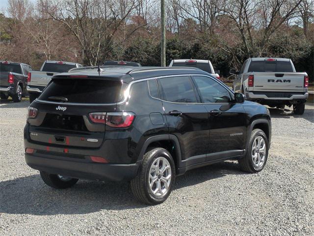 2025 Jeep Compass COMPASS LATITUDE 4X4