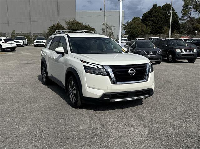 2024 Nissan Pathfinder SL FWD
