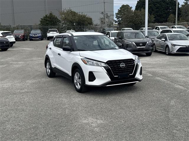 2024 Nissan Kicks S Xtronic CVT