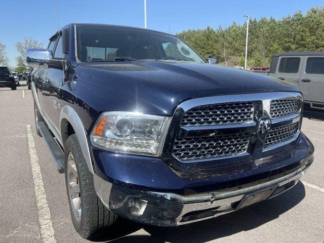 2017 RAM 1500 Laramie Crew Cab 4x4 57 Box