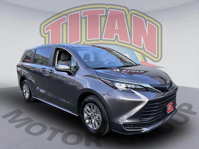 2024 Toyota Sienna LE [4]