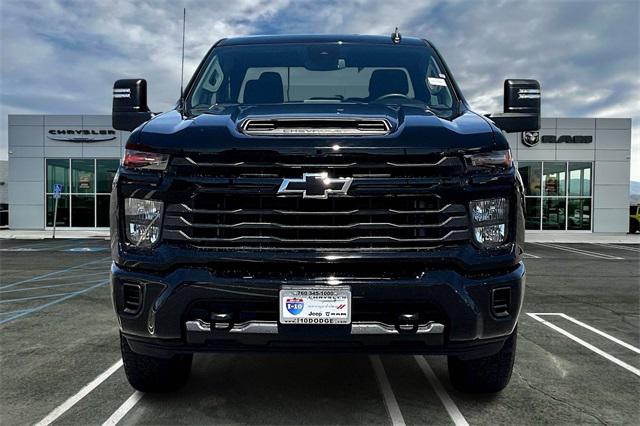 2024 Chevrolet Silverado 2500HD 4WD Crew Cab Standard Bed Custom