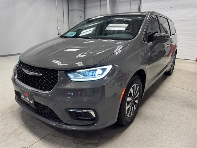 2022 Chrysler Pacifica Hybrid Touring L