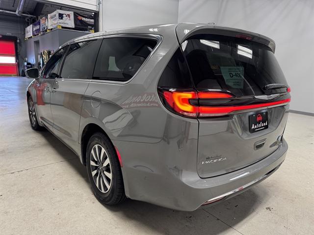 2022 Chrysler Pacifica Hybrid Touring L