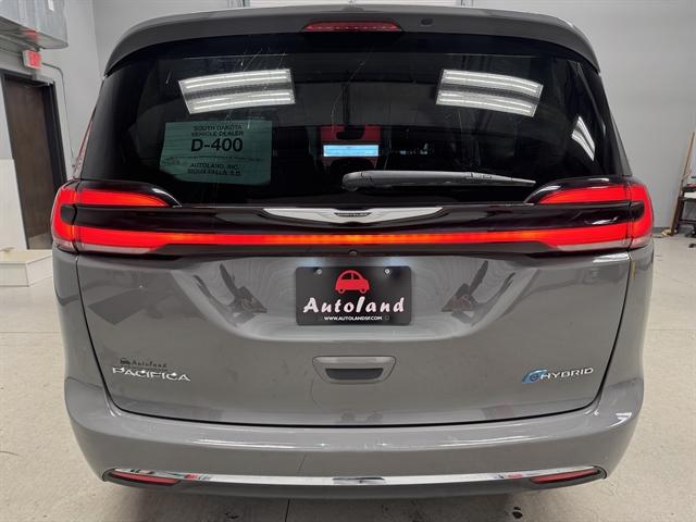 2022 Chrysler Pacifica Hybrid Touring L