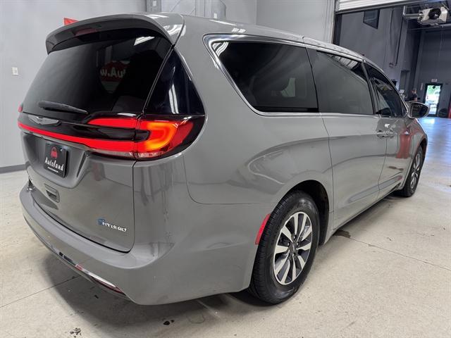 2022 Chrysler Pacifica Hybrid Touring L