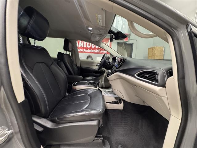 2022 Chrysler Pacifica Hybrid Touring L