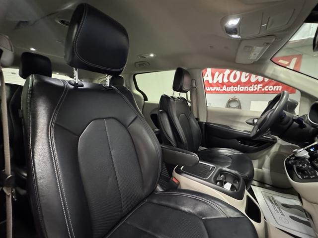 2022 Chrysler Pacifica Hybrid Touring L