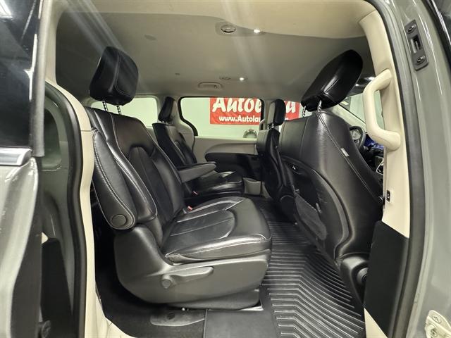 2022 Chrysler Pacifica Hybrid Touring L