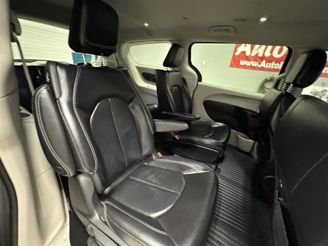 2022 Chrysler Pacifica Hybrid Touring L