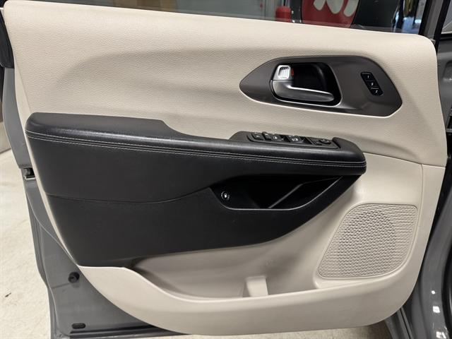 2022 Chrysler Pacifica Hybrid Touring L