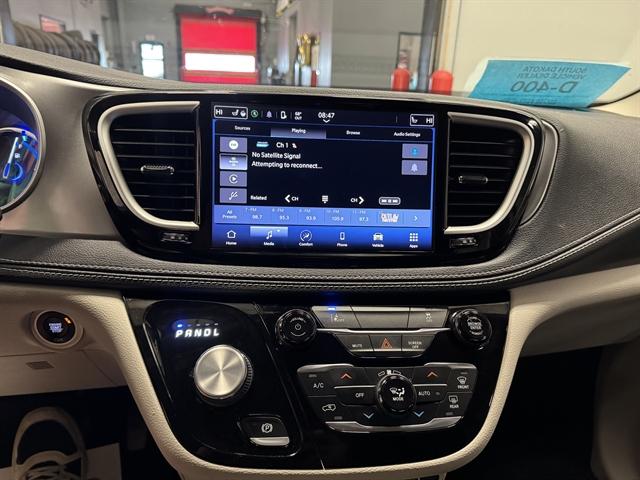 2022 Chrysler Pacifica Hybrid Touring L