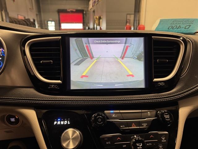 2022 Chrysler Pacifica Hybrid Touring L