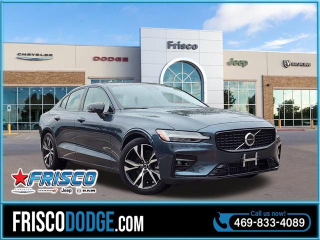 2024 Volvo S60 B5 Plus Dark Theme