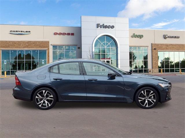 2024 Volvo S60 B5 Plus Dark Theme