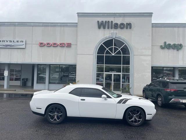 2017 Dodge Challenger SXT Plus