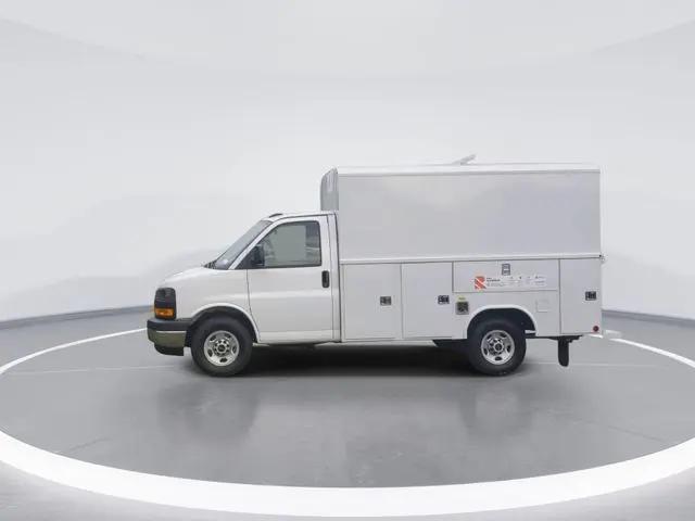 2025 GMC Savana Cutaway Work Van