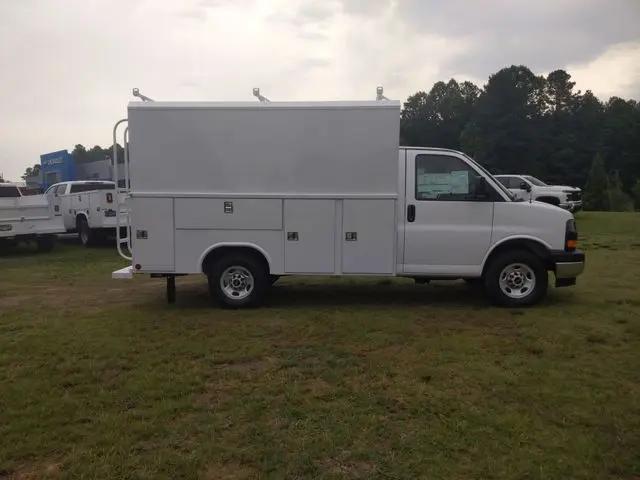 2025 GMC Savana Cutaway Work Van