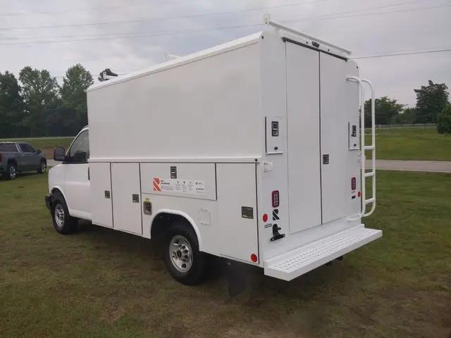 2025 GMC Savana Cutaway Work Van