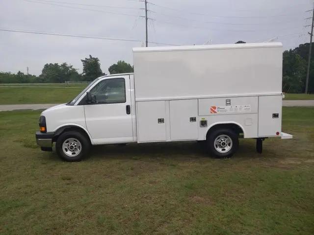 2025 GMC Savana Cutaway Work Van