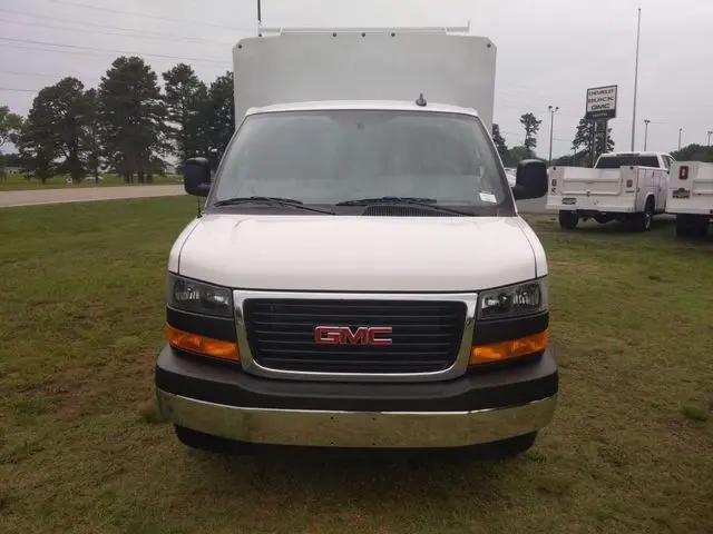 2025 GMC Savana Cutaway Work Van