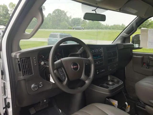 2025 GMC Savana Cutaway Work Van