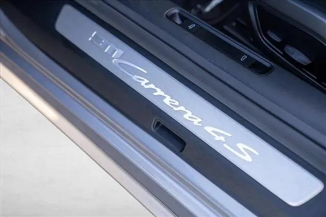 2020 Porsche 911 Carrera 4S Cabriolet
