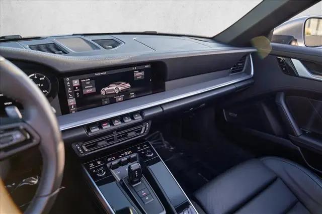2020 Porsche 911 Carrera 4S Cabriolet