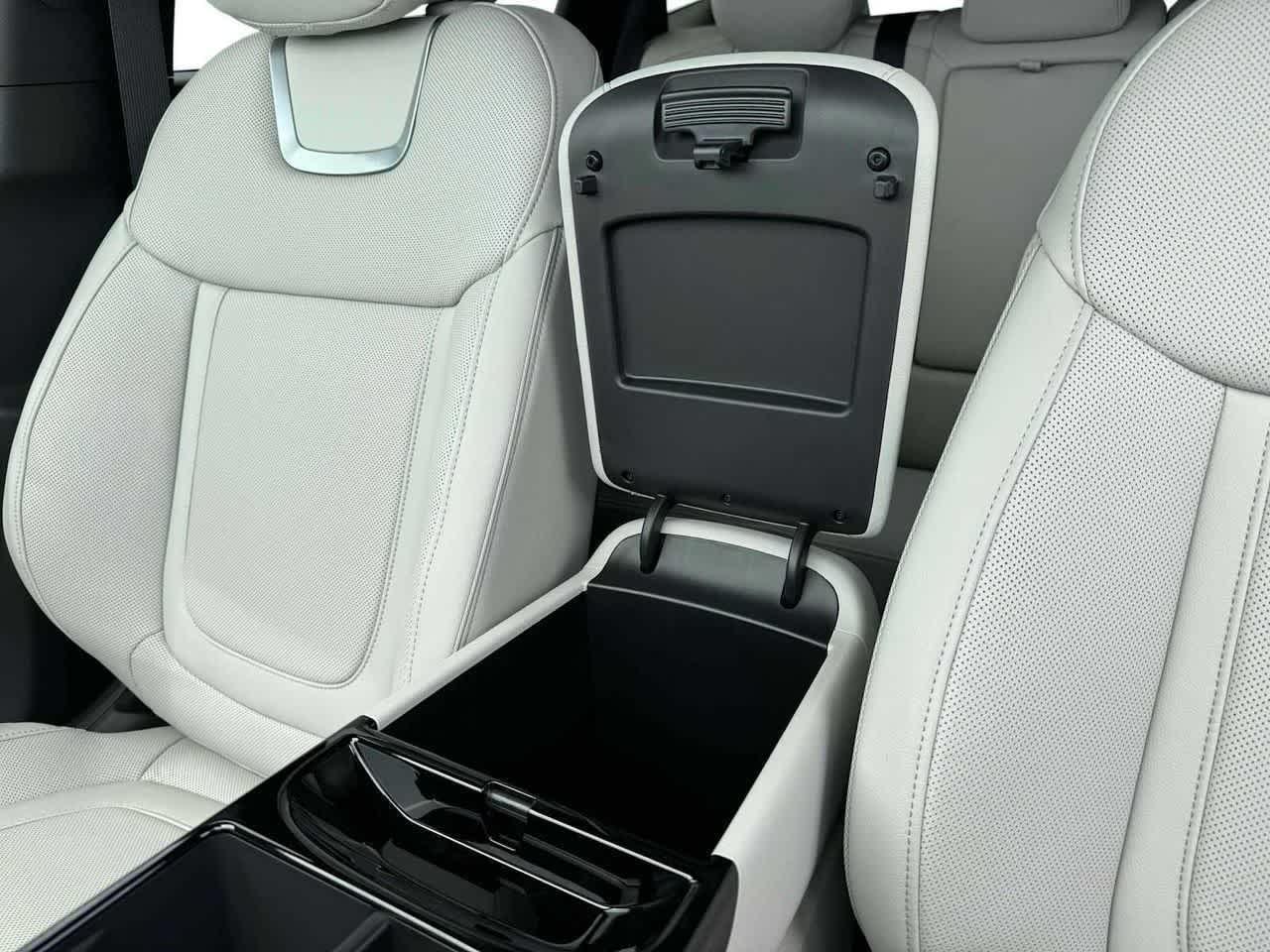 2025 Hyundai Tucson Limited - Photo 18