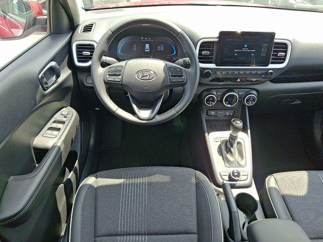 2025 Hyundai Venue Limited - Photo 11