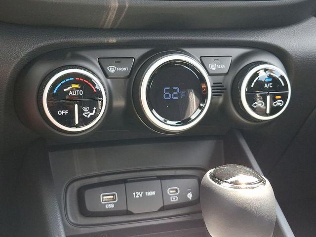 2025 Hyundai Venue Limited - Photo 15