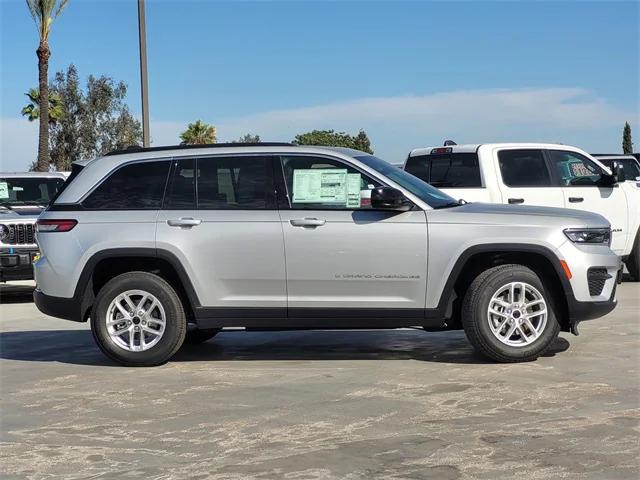 2025 Jeep Grand Cherokee GRAND CHEROKEE LAREDO X 4X4