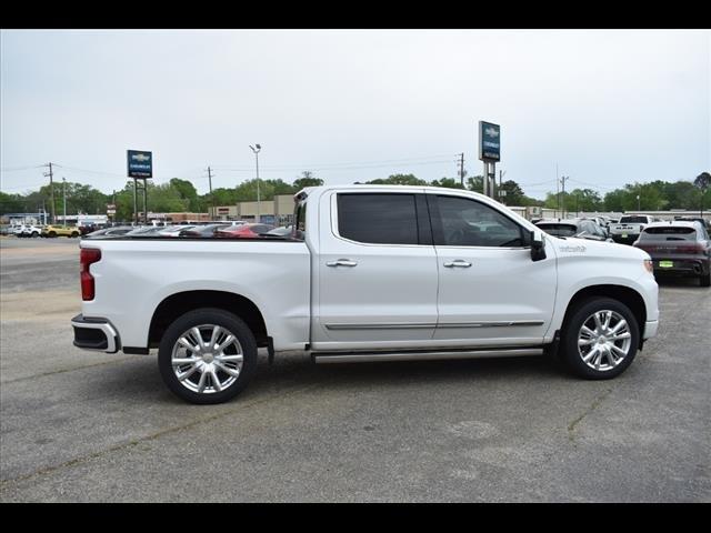 2022 Chevrolet Silverado 1500 4WD Crew Cab Short Bed High Country
