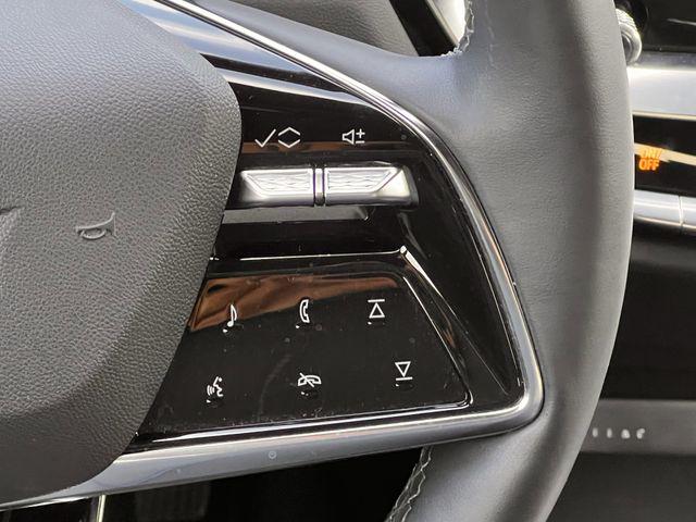 2025 Cadillac iQ Luxury w/1SC