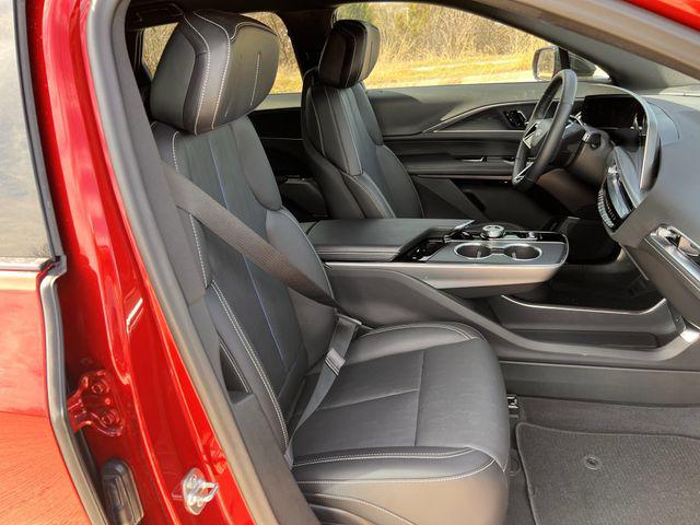 2025 Cadillac iQ Luxury w/1SC