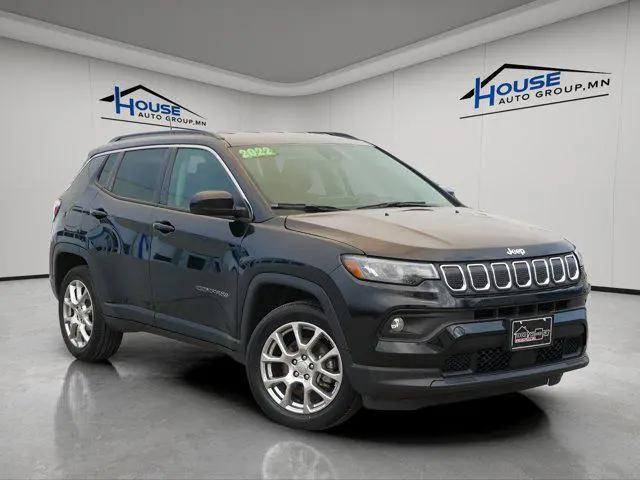 2022 Jeep Compass Latitude Lux 4x4 for sale in Stewartville, MN