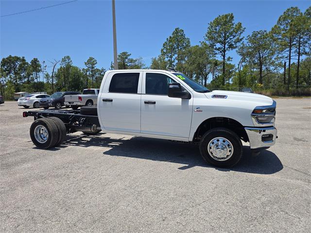 2025 RAM Ram 3500 Chassis Cab RAM 3500 TRADESMAN CREW CAB CHASSIS 4X4 60 CA