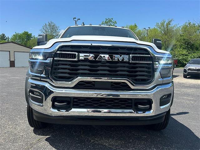 2025 RAM Ram 5500 Chassis Cab RAM 5500 TRADESMAN CHASSIS CREW CAB 4X4 84 CA