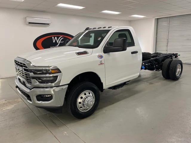 2025 RAM Ram 3500 Chassis Cab RAM 3500 TRADESMAN CHASSIS REGULAR CAB 4X4 84 CA