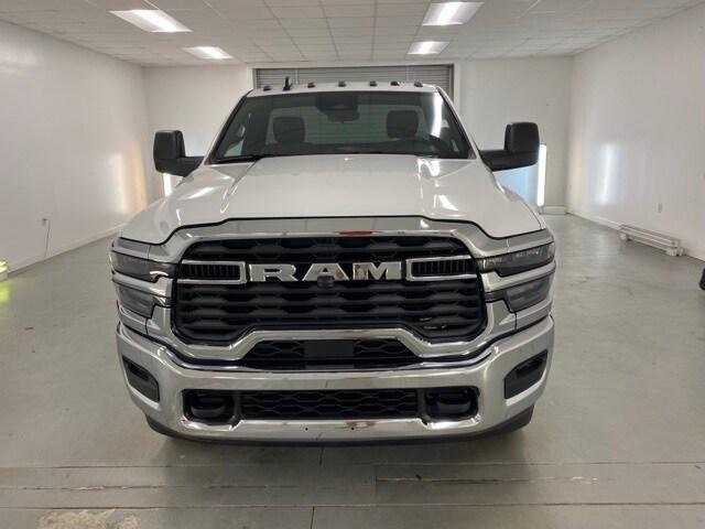2025 RAM Ram 3500 Chassis Cab RAM 3500 TRADESMAN CHASSIS REGULAR CAB 4X4 84 CA
